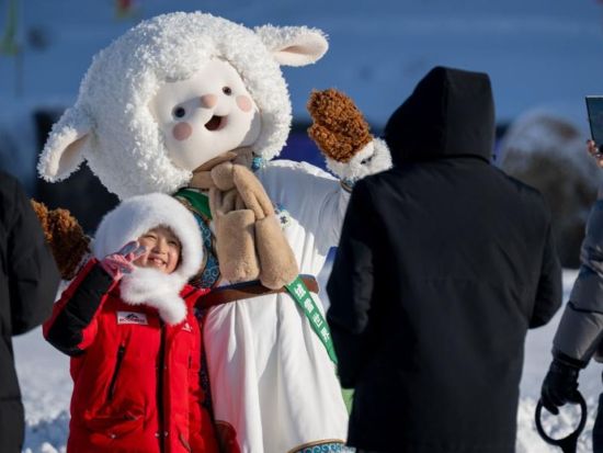 China's New Year tourism surges as domestic consumption heats up