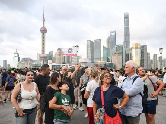 Shanghai sees nearly 50-pct surge in foreign tourists in Jan-Nov