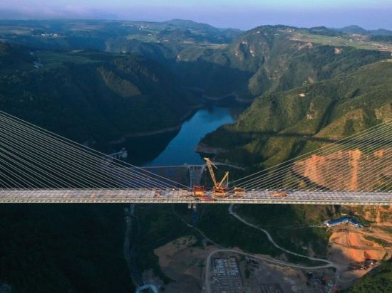 China rolls out early-batch major projects to accelerate investment