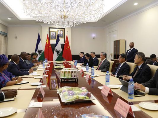 Chinese FM calls for advancing China-Lesotho strategic partnership