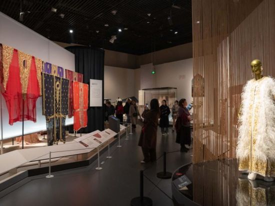 Exhibition on gold-threaded textile artifacts held at Chengdu Museum