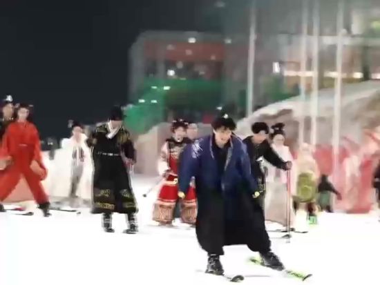 Hanfu robes on the slopes showcase living history