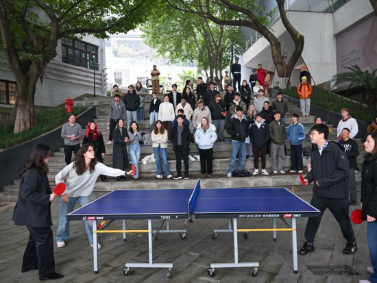 Chinese, US youth forge friendship during exchange event at Stilwell Museum