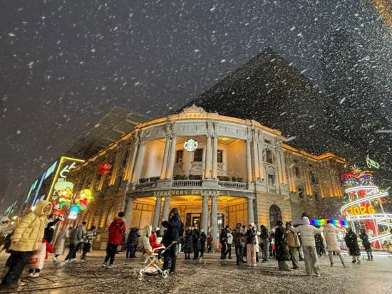 Tianjin witnesses first snowfall of 2026