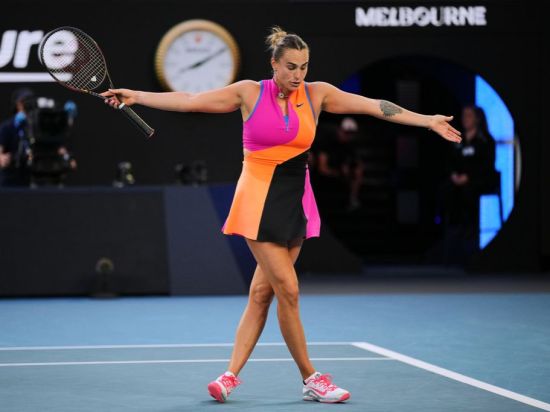 Top-ranked Sabalenka and Alcaraz advance on an opening day of records at the Australian Open