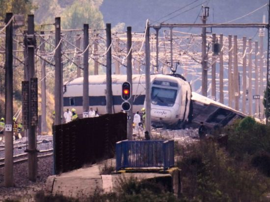 Spain to hold three-day mourning following deadly train crash