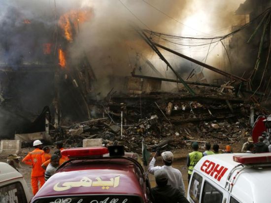 Death toll rises to 26 in shopping mall fire in Pakistan's Karachi