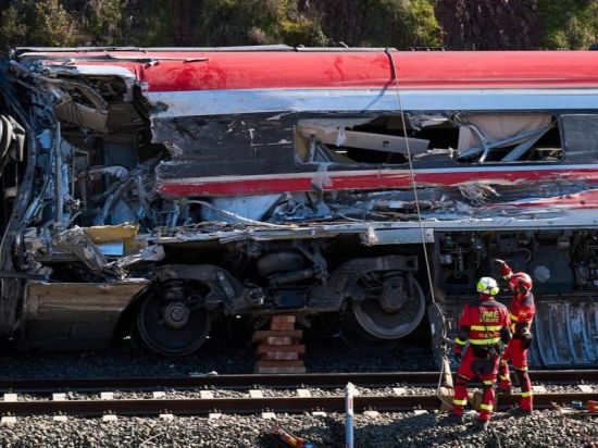 Two train accidents in northeastern Spain kill one, with 4 seriously injured