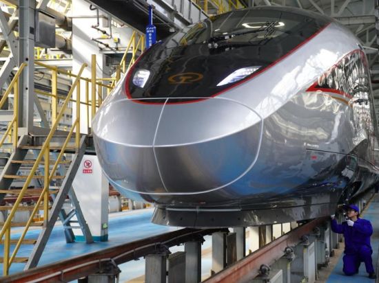 China expects record-breaking inter-regional trips in Spring Festival travel rush