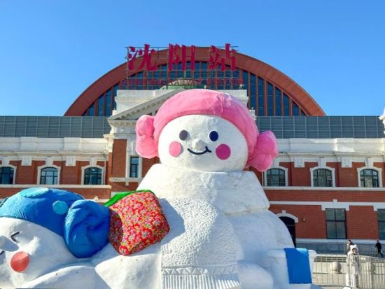 Giant snowmen seen in Shenyang, NE China's Liaoning