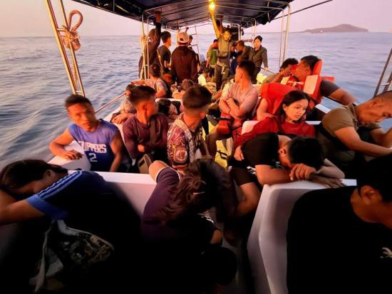 15 dead, 28 missing after ferry sinks in S. Philippines