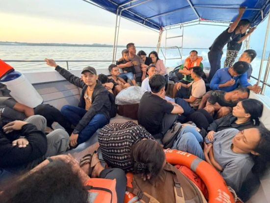 10 still missing after ferry carrying 344 sinks in S. Philippines