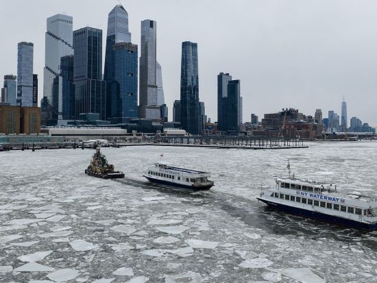 Winter storm grips eastern US as deaths rise