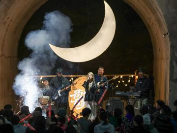 Live show held in underground air-raid shelter in SW China's Chongqing