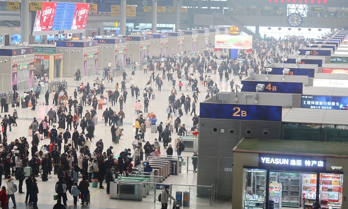 Passengers have their tickets checked before boarding at Zhengzhou East Railway Station in Zhengzhou, Central China's Henan Province on January 29, 2026. Photo: VCG