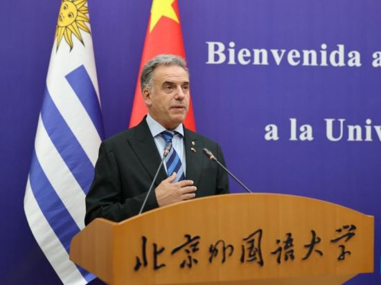 Uruguayan president visits Beijing Foreign Studies University