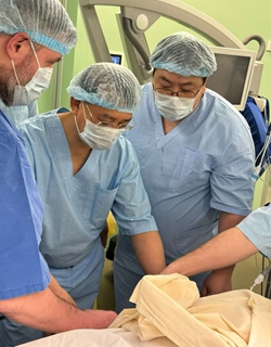 Chinese doctors perform surgery alongside Russian counterparts during Russia's first bilateral hand allotransplant procedure. Photo: courtesy of Ren Xiaoping