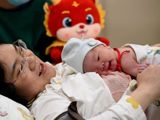 China realizes direct maternity allowance payments nationwide