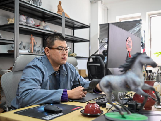 Craftsmen create horse-themed sculptures to greet Chinese New Year in Tianjin