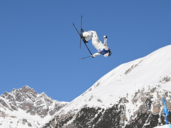 Gu Ailing survives scare to secure final berth in slopestyle