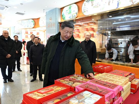 Xi's stories: Make time-honored brands fashionable