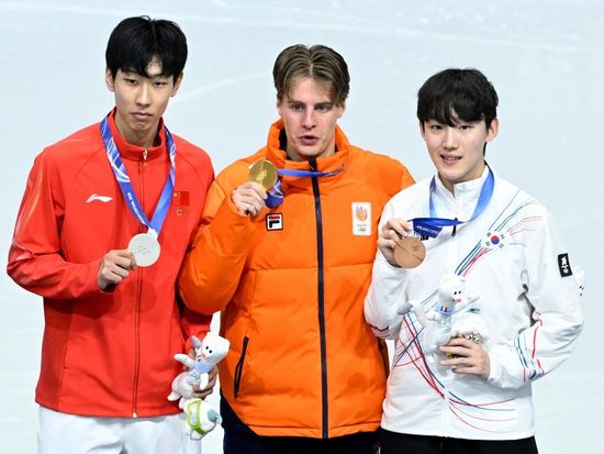 Dutch short track speed skaters claim two golds with Velzeboer setting women's 500m world record