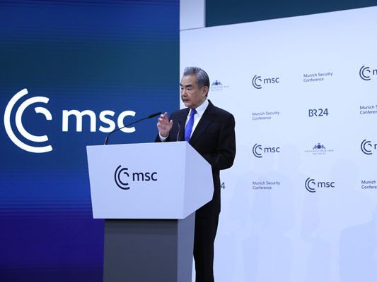 Global governance should be improved through reform: Chinese FM