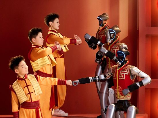 Parkour, Drunken Fist and nunchaku, Unitree humanoid robots wow audience at 2026 Spring Festival Gal