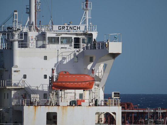 Oil tanker detained by France leaves French waters