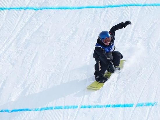 Su Yiming wins men's snowboard slopestyle title for China's first gold at Milan-Cortina