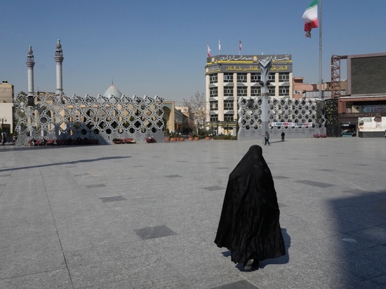 Polish PM urges citizens to leave Iran amid rising tensions