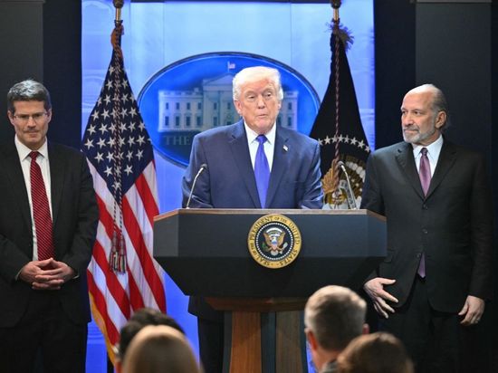 Trump signs order to impose 10 pct tariff on all countries