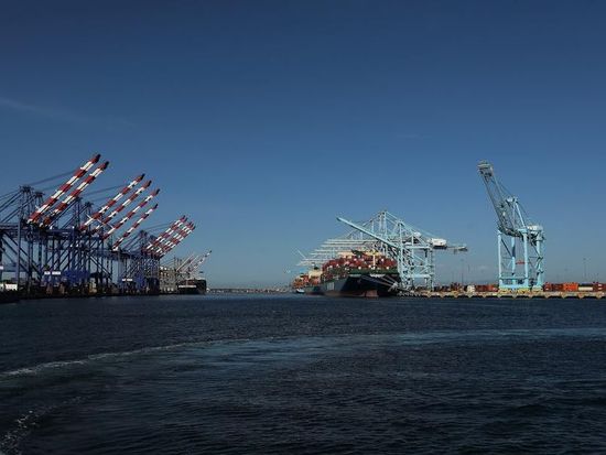 Trump raises new global tariff from 10 pct to 15 pct