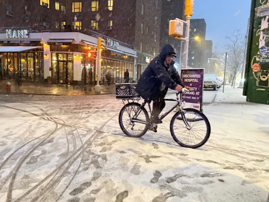 New York City mayor issues travel ban amid storm