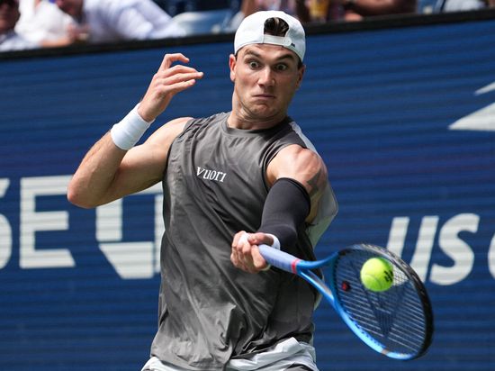 Draper 'back to doing what I love' as he beats Halys on tour return