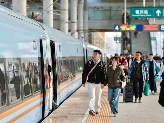 China braces for peak in passenger return trips as Spring Festival holiday ends