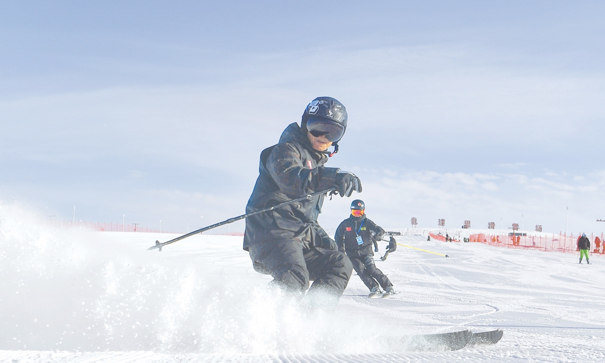A herdsman from Emin county in the north of the Xinjiang Uygur Autonomous Region instructs students at a local ski resort on February 3, 2026. Photo: VCG