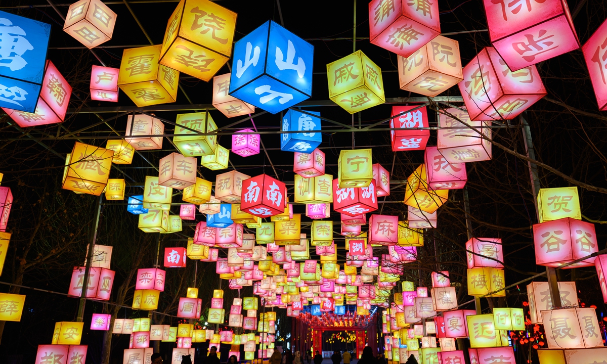 The 2026 Tangshan Nanhu Spring Festival Lantern Festival kicks off on February 16, 2026. Photo: VCG