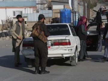 Afghanistan calls for non-violent resolution amid border clashes with Pakistan