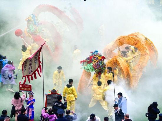 'Maolong Festival' of Yilao ethnic group marked with dragon dance in SW China's Guizhou