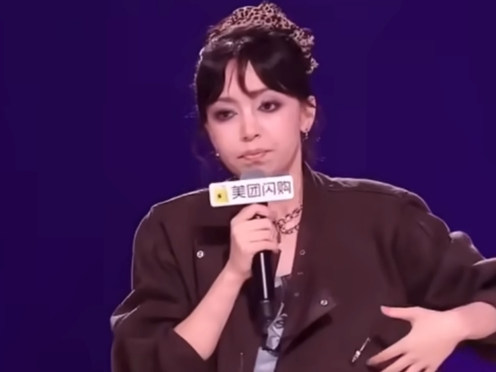 Weibo suspends stand-up comedian Xiaopa’s account for content inciting gender antagonism, fueling marriage, childbirth anxiety