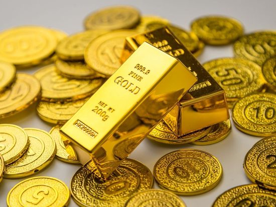 Gold surges past $5,200/oz after US-Israel strikes on Iran; Analysts warns of further rally if tensions rise