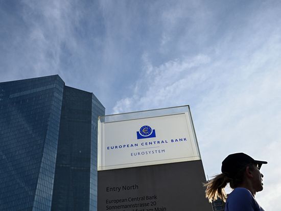 Eurozone inflation rises to 1.9 pct in February