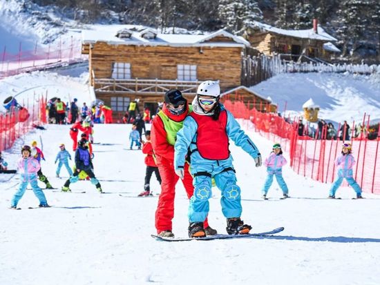 China's ice-and-snow tourism sector experiences sustained boom