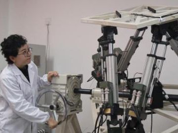 Profile: Small figure, big job: The woman engineer holding up China's giant telescope