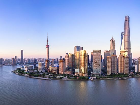 Why foreign media say 'while the world burns, China defines the future': People's Daily Rui Ping