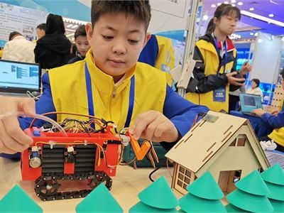 Youth's embrace of AI crucial for China's economic competitiveness