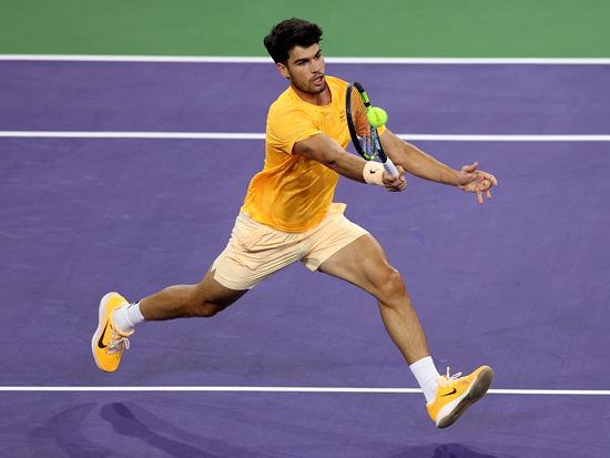 Streaks on line as Alcaraz takes on Medvedev in Indian Wells semis