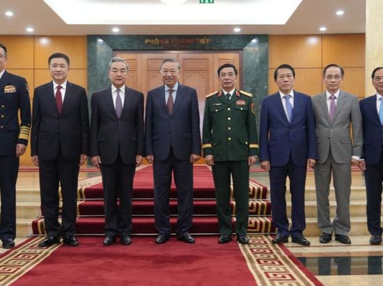 Vietnam's Party chief meets with senior Chinese officials