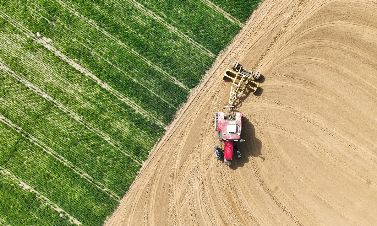 A laser land leveler equipped with the BeiDou Navigation Satellite System operates during spring plowing to prepare the fields for rice seedling cultivation in a farmland in Yancheng, East China's Jiangsu Province, on February 25, 2026.